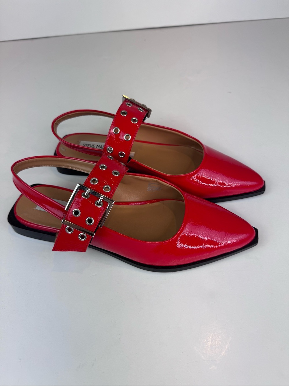 NEW Steve Madden Smokee Buckle Slingback Red Flats Pointed Toe Grommets Size 8 - Picture 3 of 12
